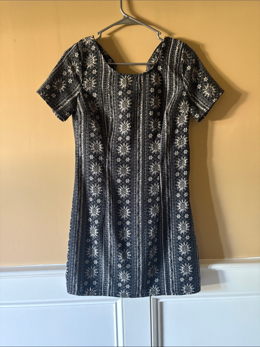 Hollister Navy and White Floral Stripe Short Sleeve Day Dress